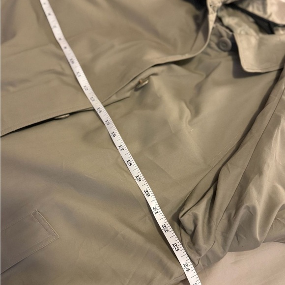 Vintage London Fog Women's Tan Trench Coat - Picture 8 of 13